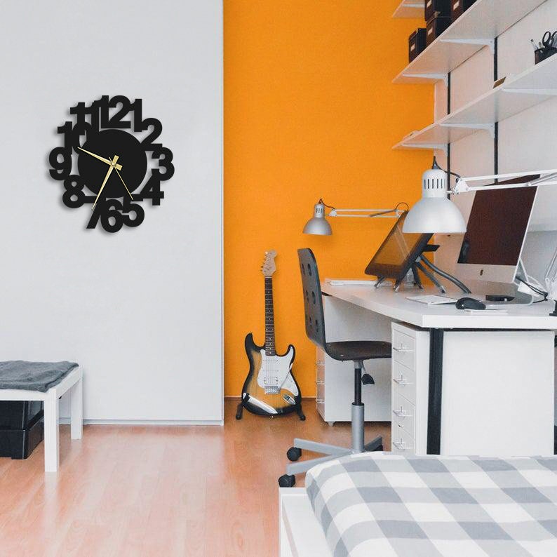 Uçan Sayılar Metal Duvar Saati